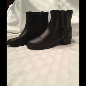 Karen Scott Brown ankle boots 7M